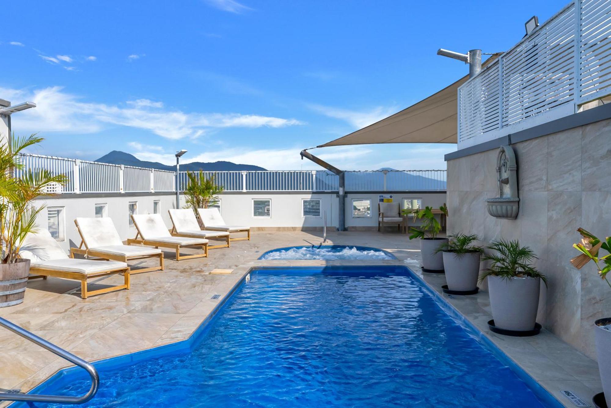 Easy Coastal Living In With Rooftop Pool *